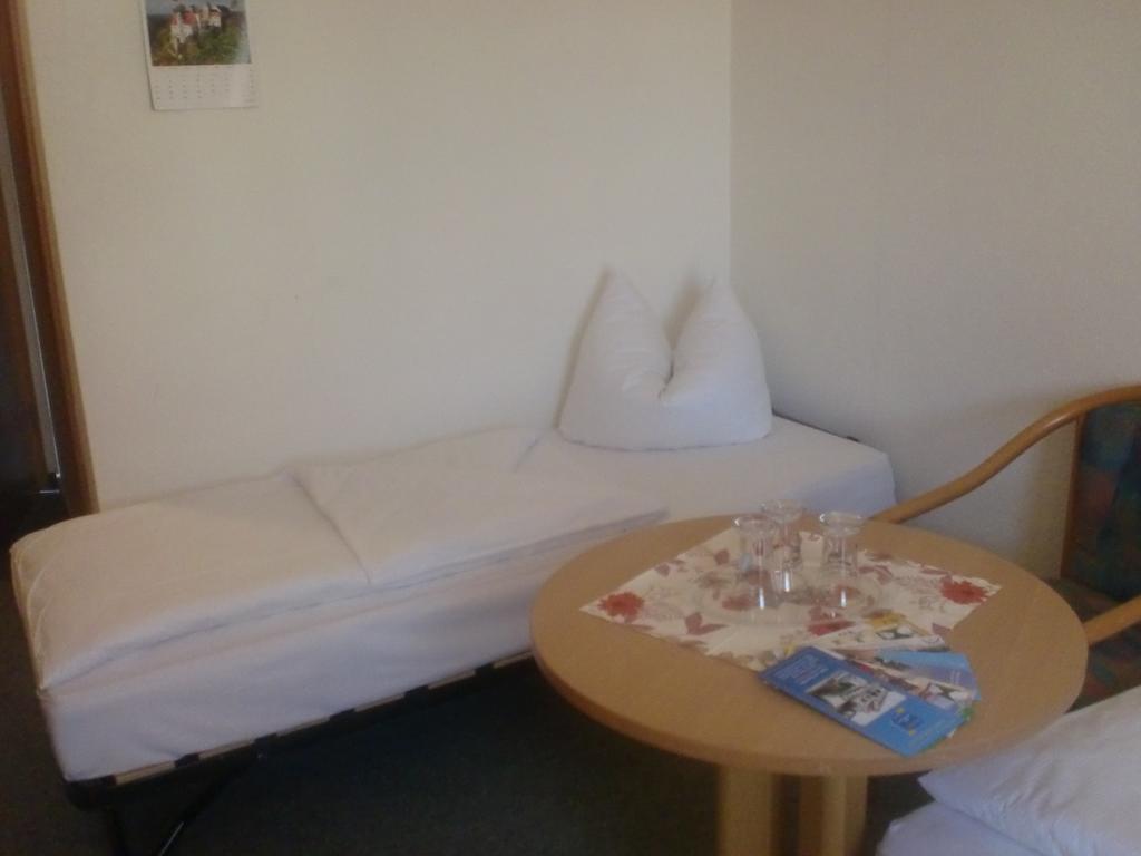 Hotel & Restaurant "Zum Firstenstein" Konigshain Pokoj fotografie